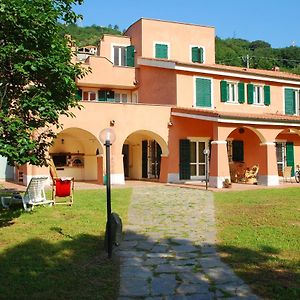 Il Pozzo e il Melograno